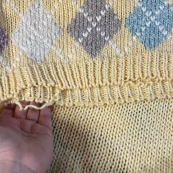 80’s Vintage hand-knit pastel sweater-vest - Picture 7 of 7